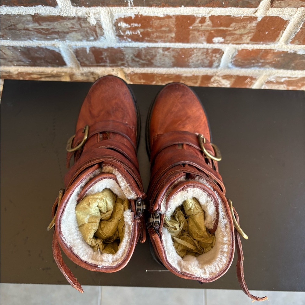 Frye Vanessa Tanker Real Fur Shearling Cognac Leather Short Boots Size 6.5 NWT - Picture 10 of 16